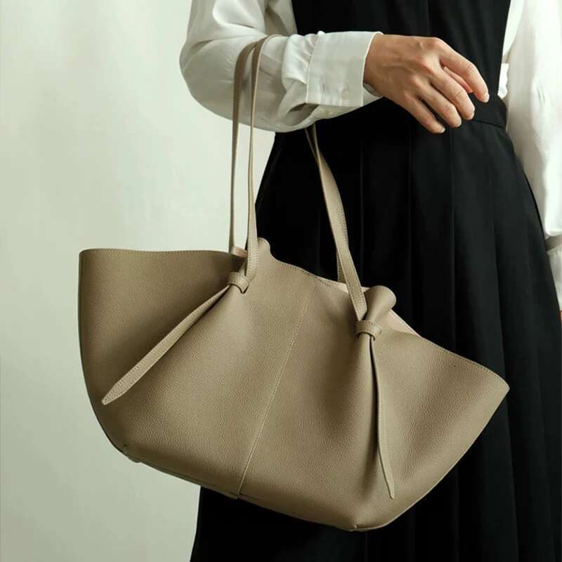 Top Layer Cowhide Large Capacity Tote Women s Leather Fashion Bat Versatile Commuter Handheld Wing Composite Bag bag