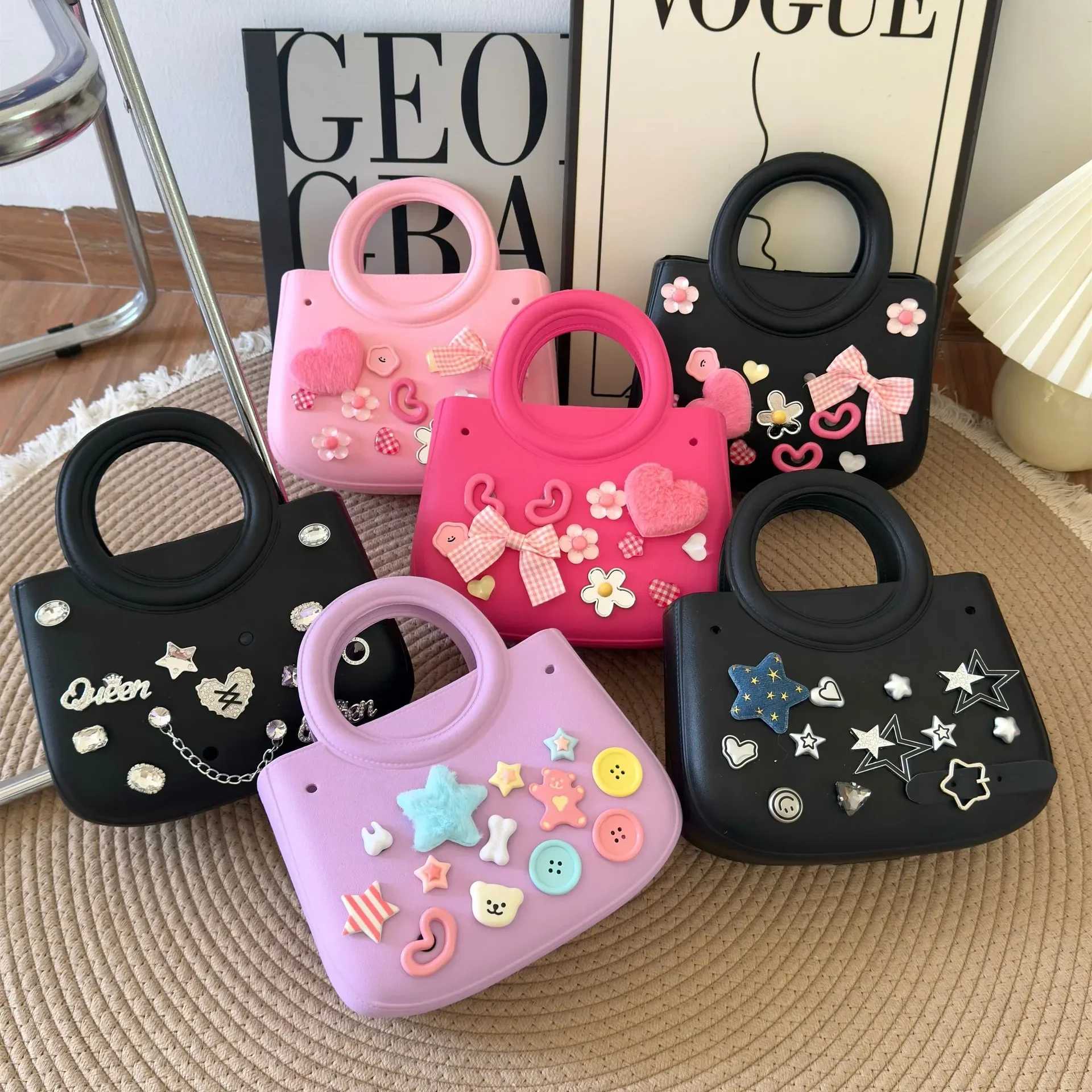 Fashionable round Ladies Handbag Cartoon Heart Shaped Storage Bag EVA Caddy Beach Bag Hole Design Travel Storage Pouch Makeup W250524