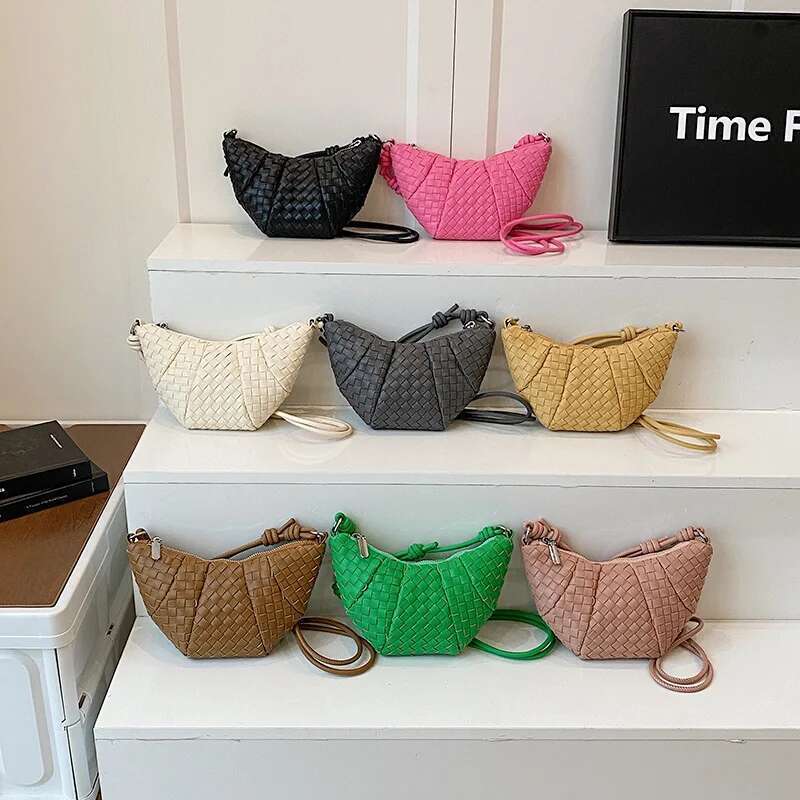 Premium Niche Design Hand-Woven Simple Croissant Crescent Shoulder Armpit Bag