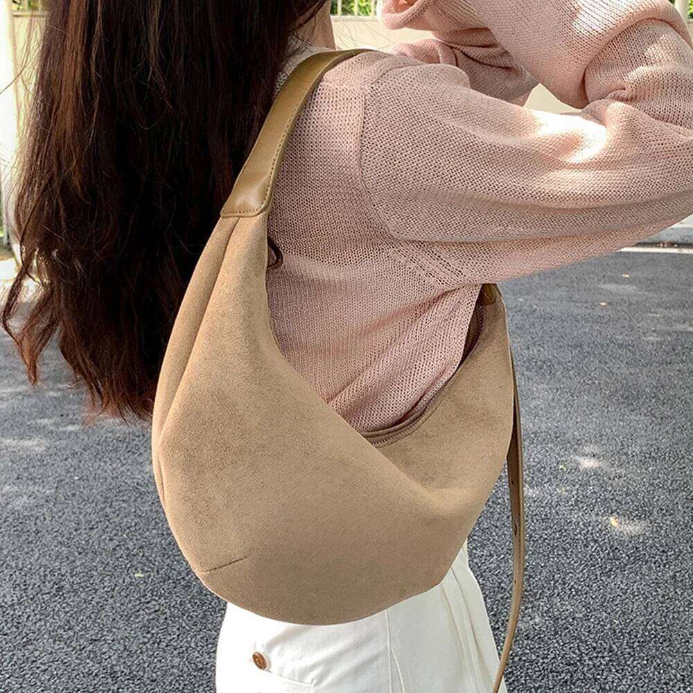 Half Moon Shoulder Faux Suede Purses and Handbags Winter Light Cloud Tote Bags for Women New Dumpling Bag Clutch Lady