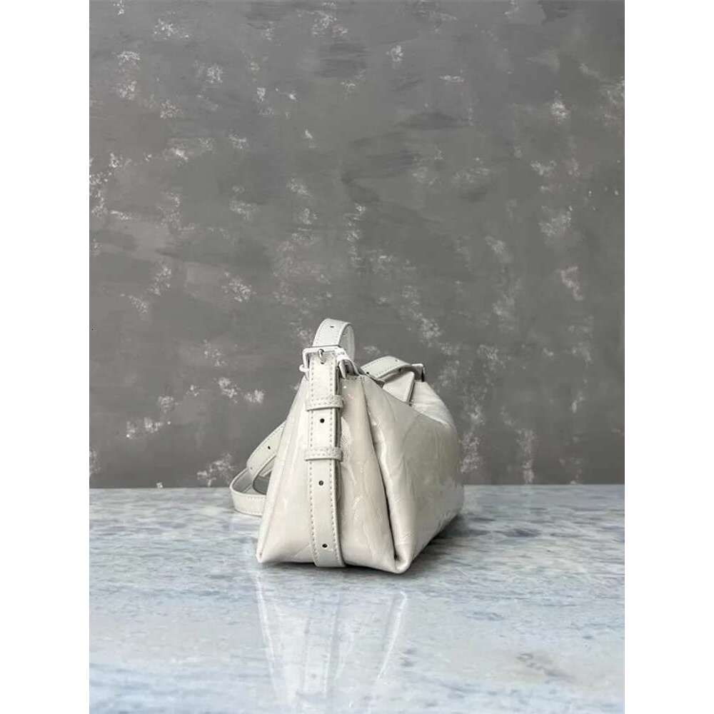 Ladies Office Genuine Leather Mini Armpit Handbag Tote Women Single Shoulder Bag Hasp Fashion Designer Elegant Crossbody Bags