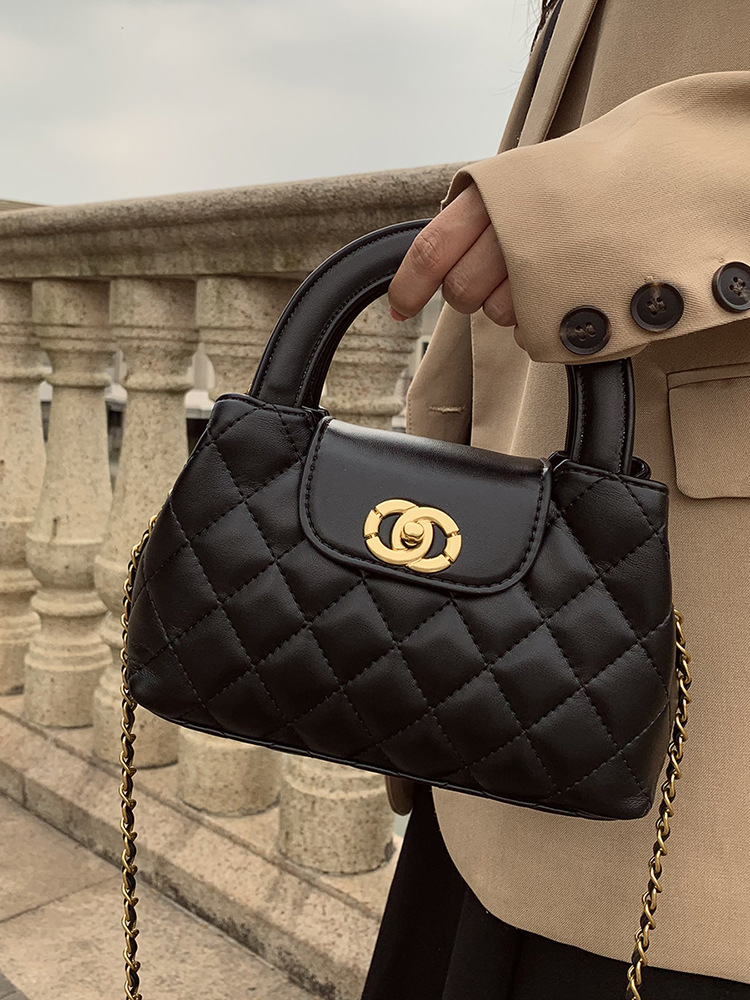 Free shipping designer diamond-shaped hand-held bag 2025 Summer Niche New chain bag Fashionable Casual Versatile commuting single-shoulder crossbody b