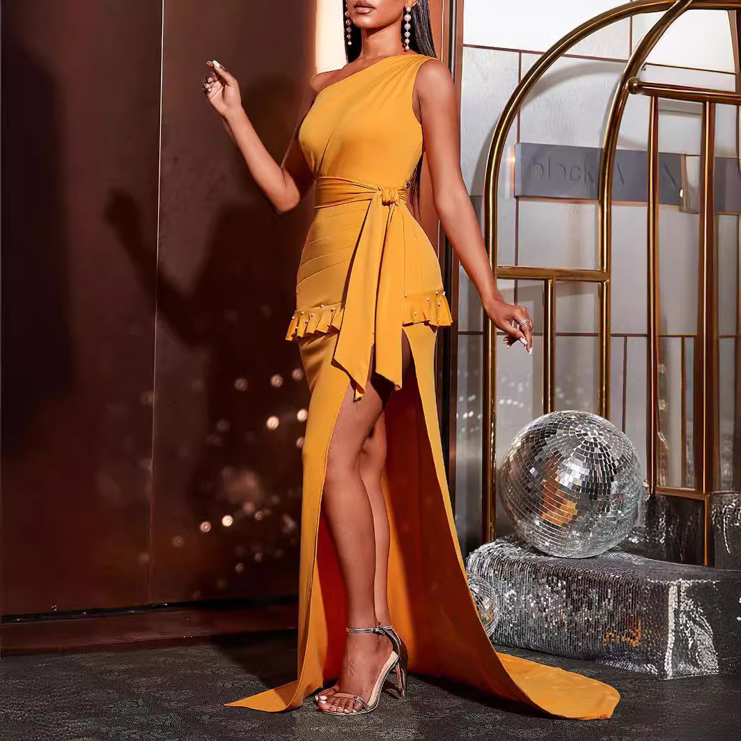 Unique design style with one shoulder elegant and pure color dress for women