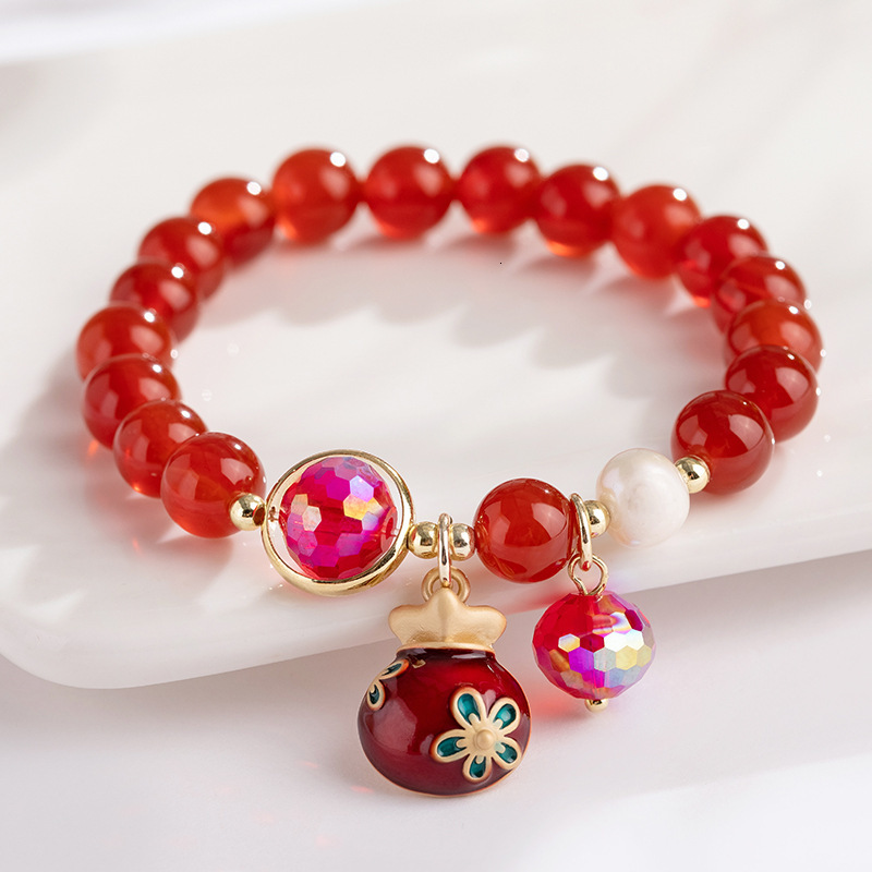 agate bracelet with good es, symbolizing bead pearls as New Year gifts and accessories for girls