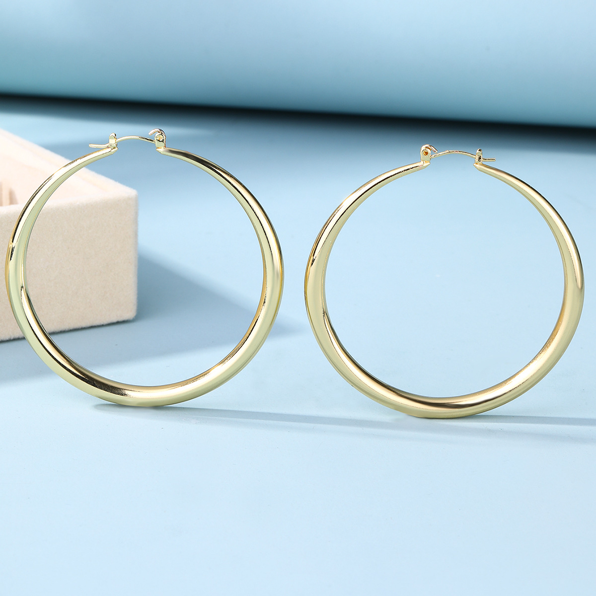 Hot selling European and American Cross border Alloy Earrings Simple yet Exaggerated Large Circle Design for Stylish and Versatile Women Accessories