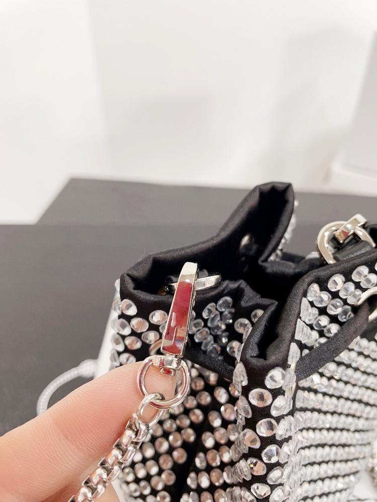Popular mini niche design 2025 women's bag fashion rhinestone bag chain bucket crossbody bag