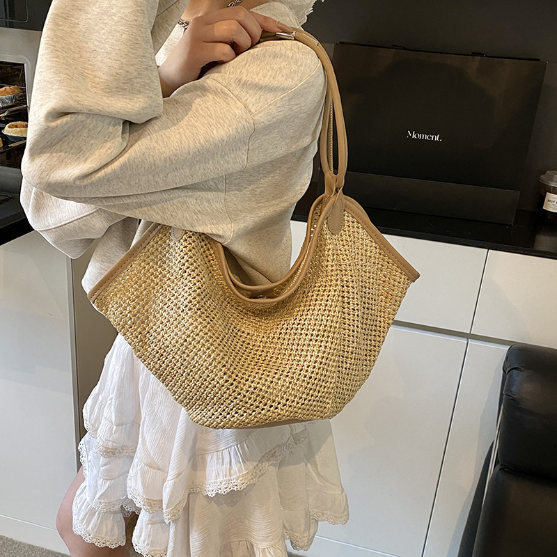Large Capacity Hollow Out Tote for Women 2025 New Straw Unique Niche Shoulder Commuter Woven Bag