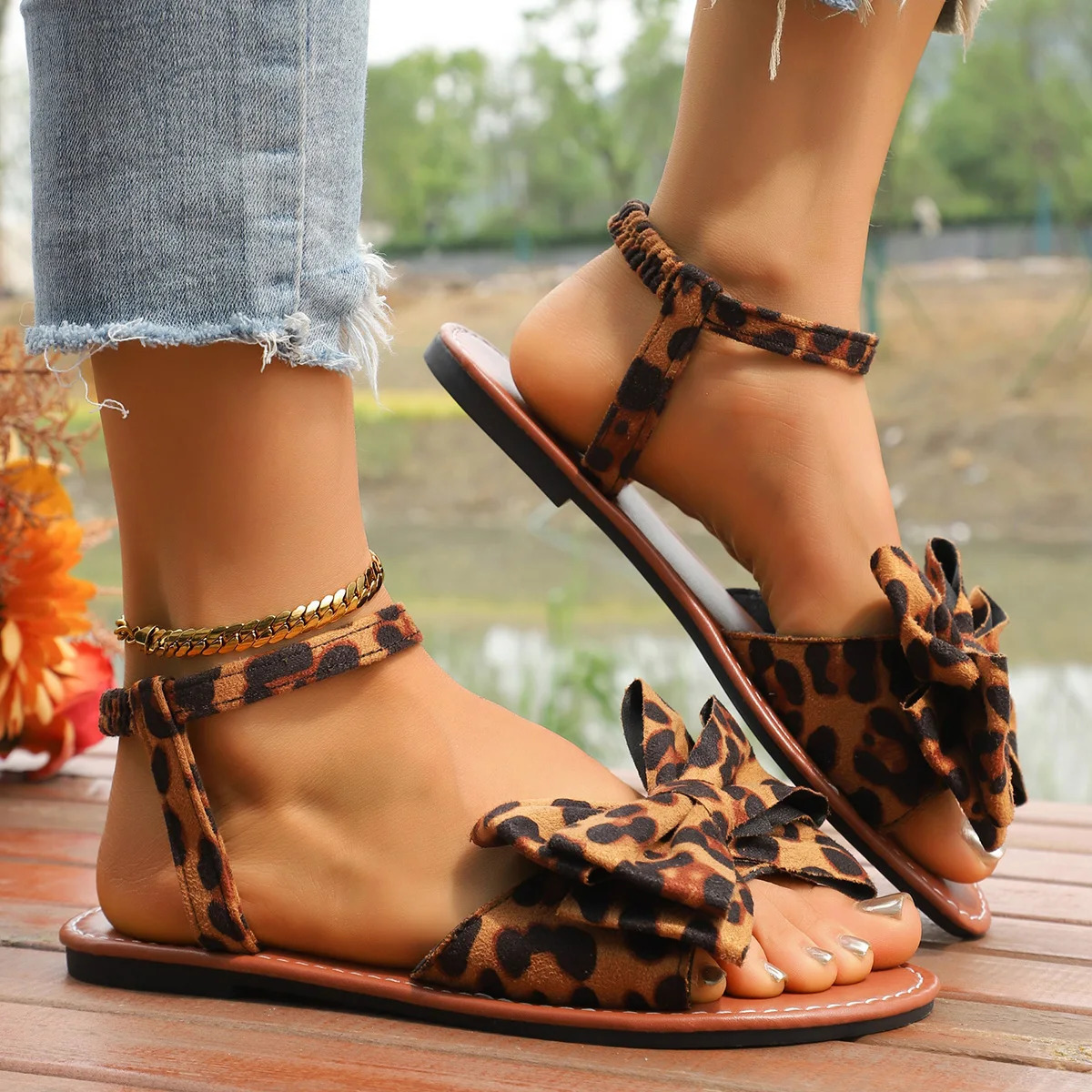 Large Bowknot Decor Suede Leopard Print Sandals Summer Flat Heel Casual Rome Shoes Fashion Soft Sole Nonslip Beach Sandals 250526