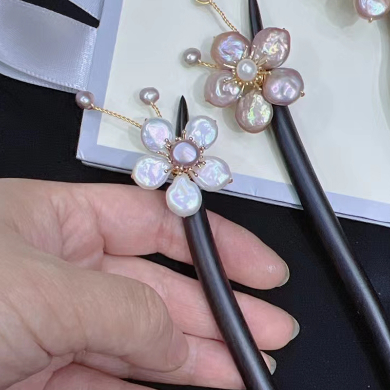 Elegantly Designed Ladies Pearl Hairpin with Floral Accent - Traditional Chinese Jewelry