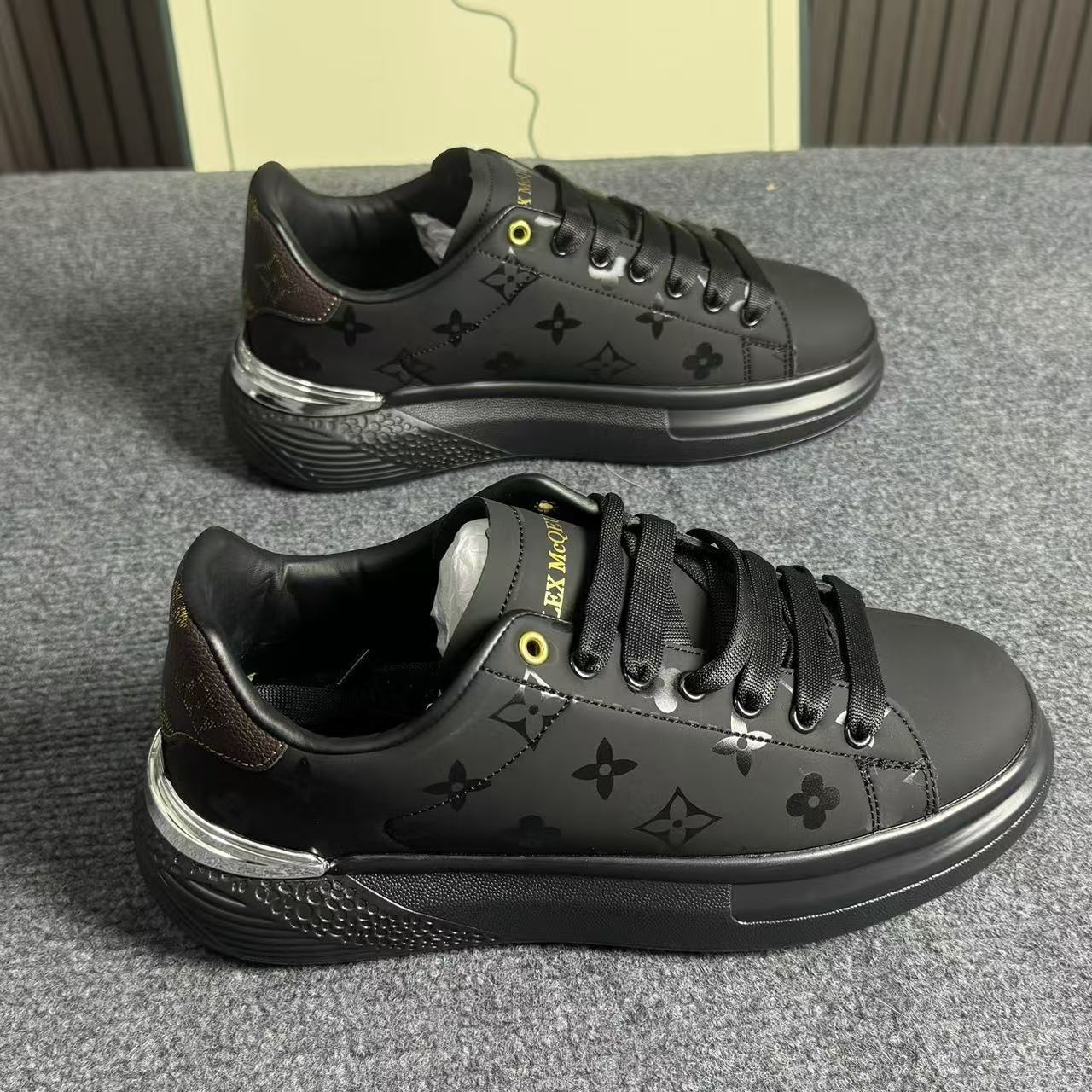 Free shipping designer men's shoes new autumn thick-soled board shoes, casual and versatile printed white cake sole height-increasing casual shoe