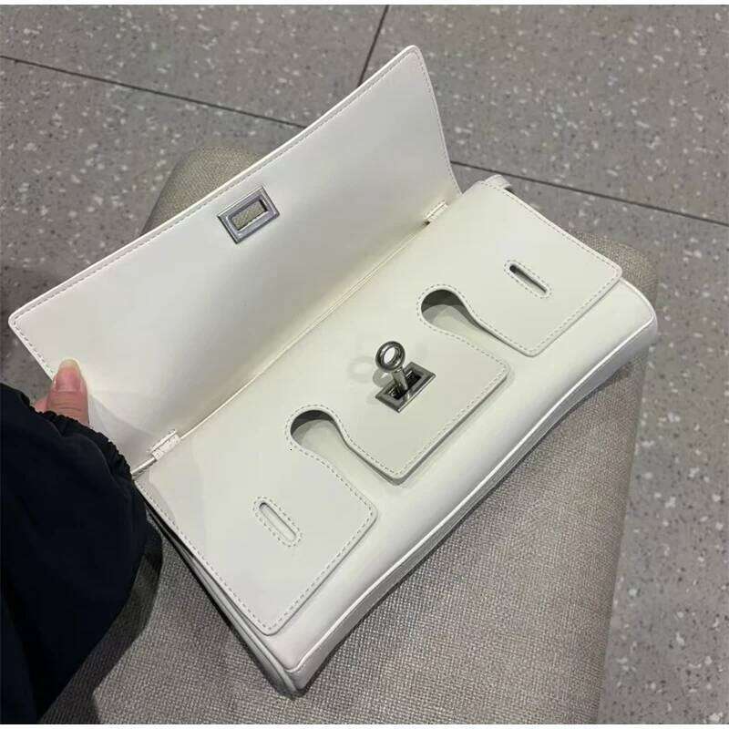 Women's Bags Designer High-End Small Wing Bag Brand Designer New Gold Lock Clutch Retro Genuine Leather Motorcycle Fashion Shoulde Crossbody Ba