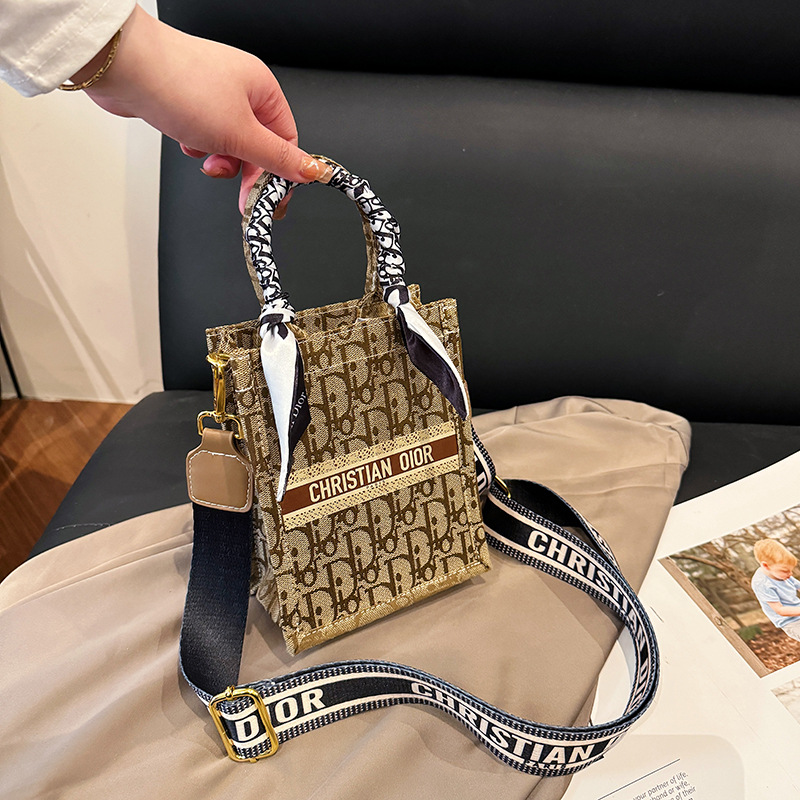 Free shipping designer Women's musical score small bag, single-shoulder crossbody hand-held women's bag, lettered embroidered small tote bag