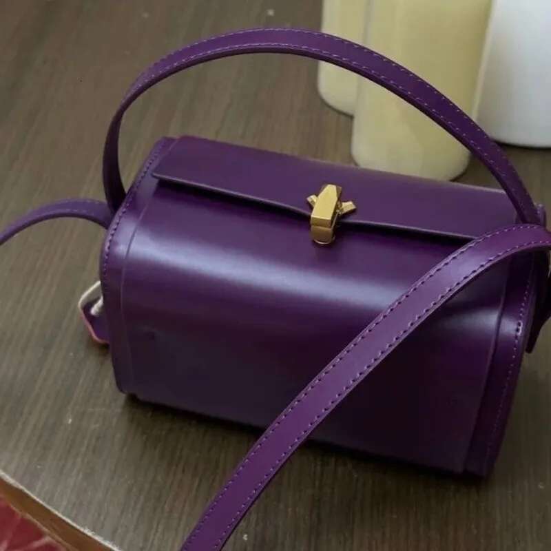 Handheld Box Women's New Fashionable Berry Purple Boston Bag, Versatile, Niche, Light Crossbody Bag