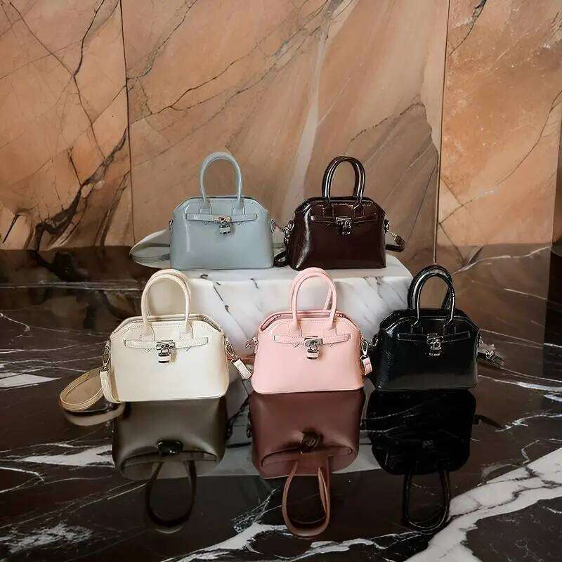 Hot Selling Trendy Minimalist Crossbody Bag For Women - Vintage Leather Messenger Purse With Chic Letter & Stylish Design Designer Bags