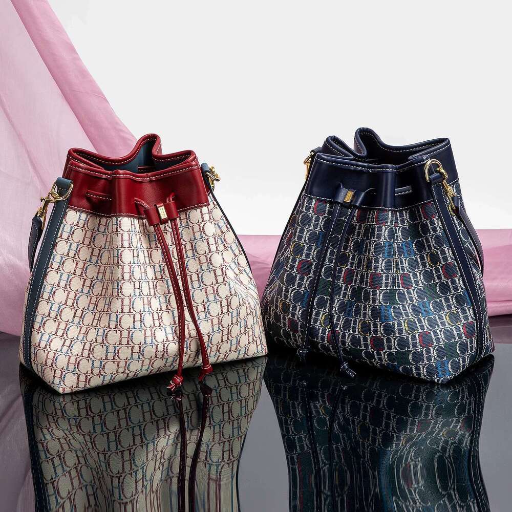 Fashionable New Large Capacity Women s Crossbody Retro Drawstring Letter Design Shoulder Bag bag