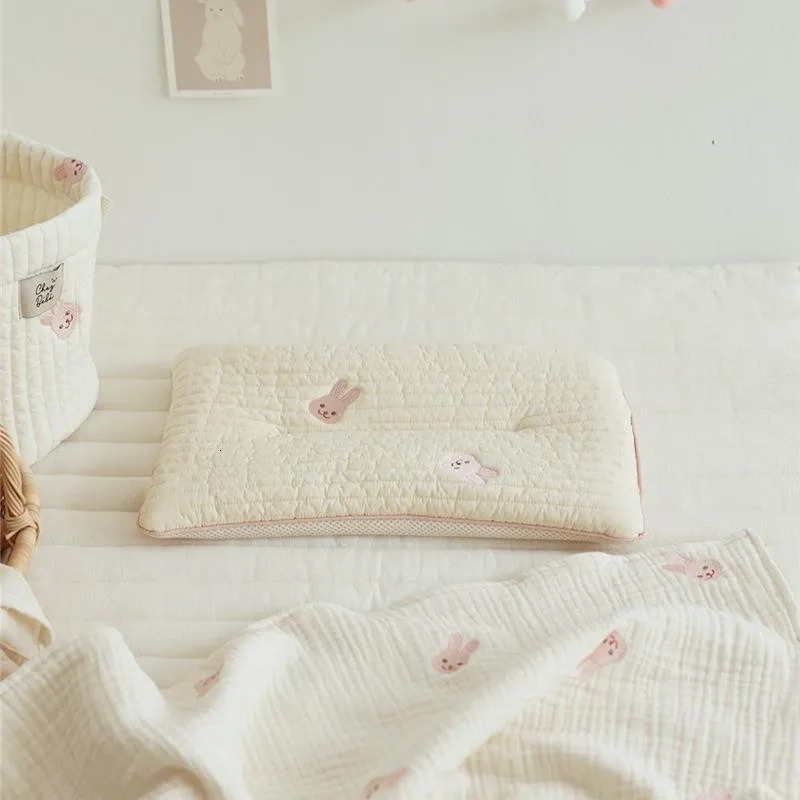 Embroidered pillow for infants and young children neck protection all seasons universal cotton sweatabsorbent baby shaped cute 250527
