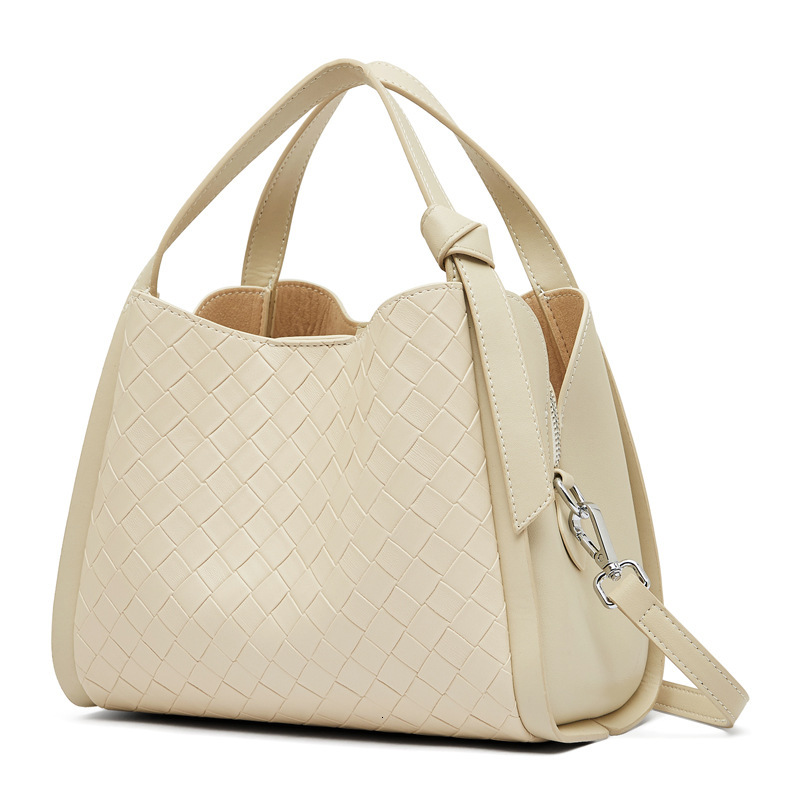 High Quality Leisure Designer Bag 2025 Autumn New Item Women's High-end Leisure Fashion One Shoulder Slanted Leather Embossed Vegetable Basket Ba