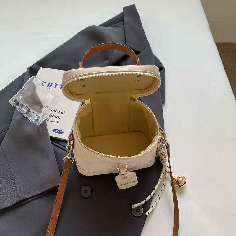 Retro trendy hand-held bucket fashionable casual shoulder bag, niche crossbody bag