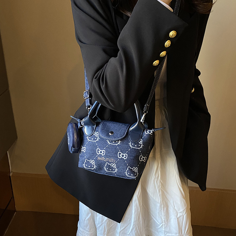 Top brand high-quality new free designer bag 2025 new fashionable printed handbag commuting soft leather casual shoulder width bag new free designer b