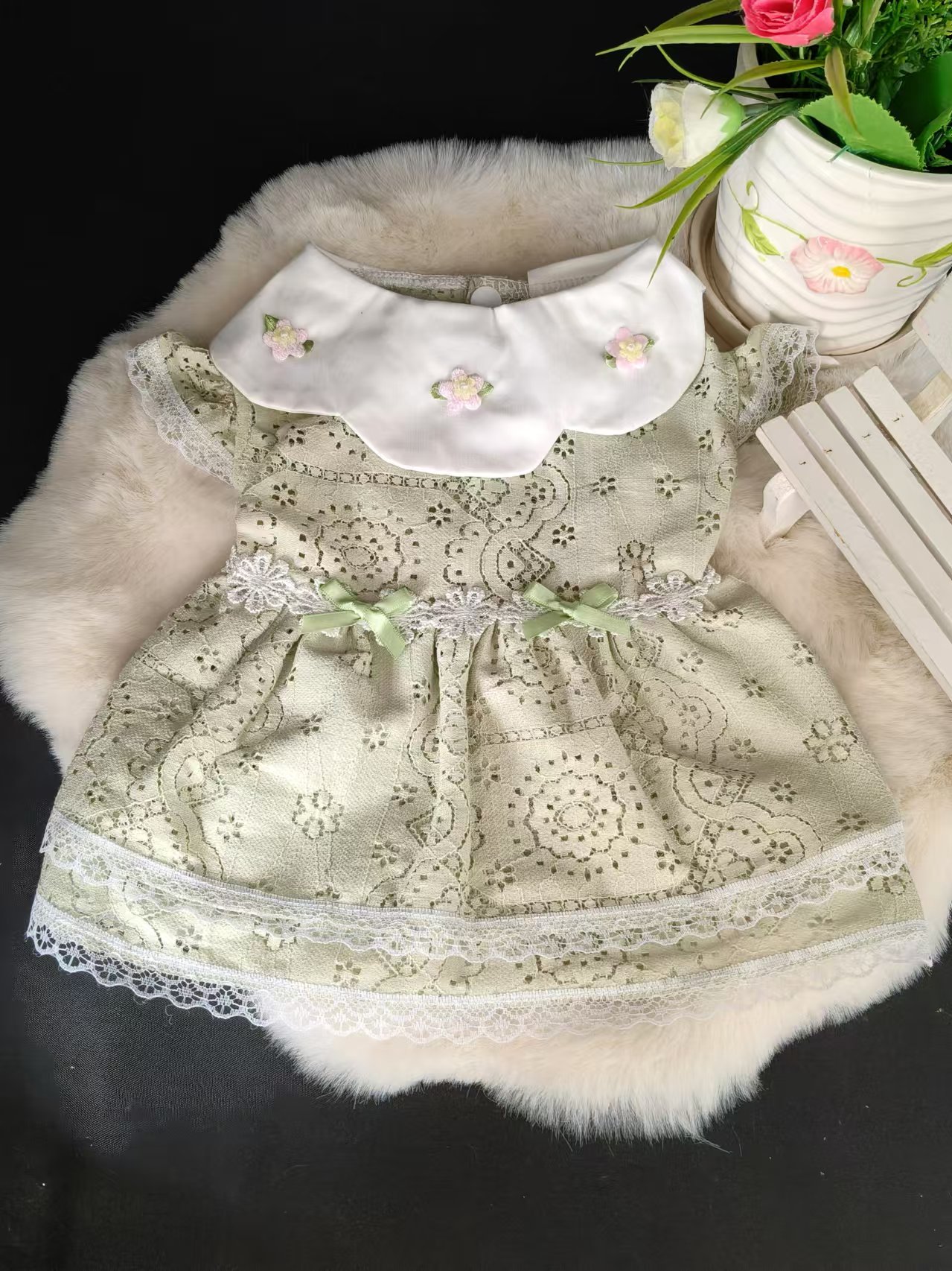 Pet Green Small Flower Hollow Skirt Trendy Thin Design