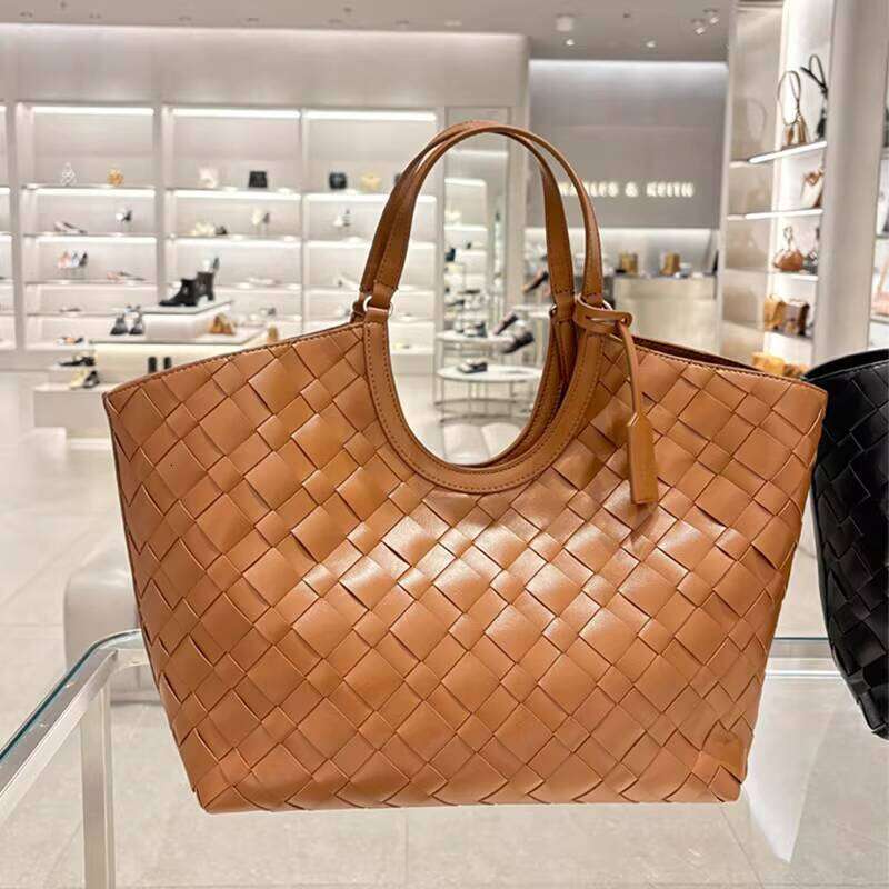 Tote for Women New Woven Niche Fashion High end Handbag Underarm Bag