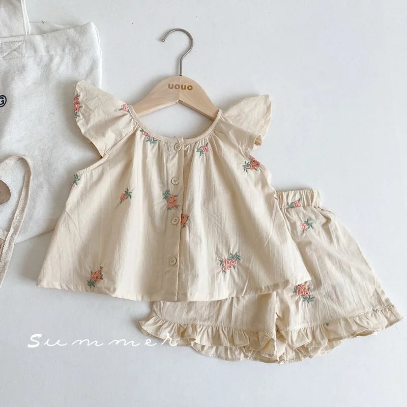 Korean embroidered baby girl summer suit 05 year old cute flying sleeve top short Baby clothes 250527