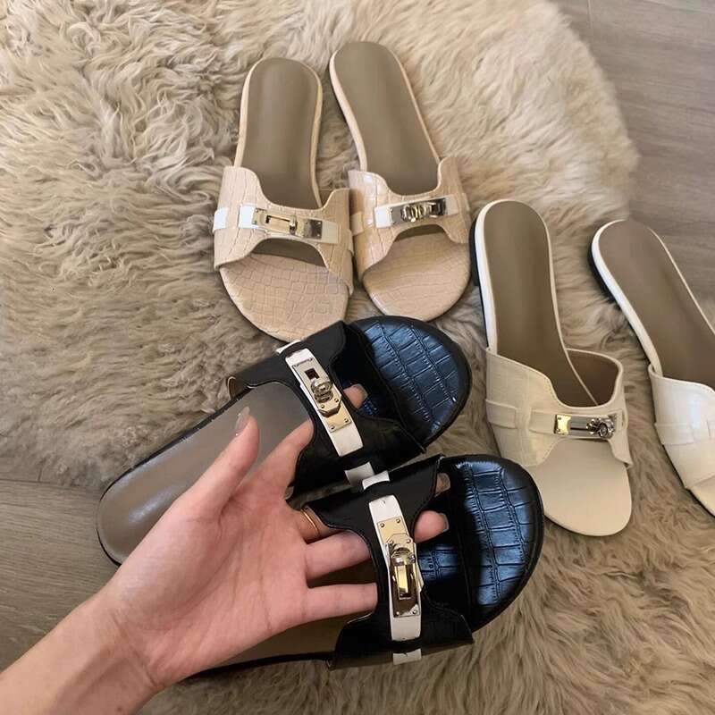 ~French Style Open-Toe Crocodile Pattern Leather Metal Buckle Flat Sandals for Women Summer Outdoor One-Strap Beach Slippers