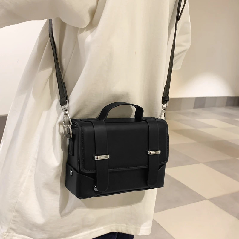 Minimalist Mens Shoulder Bag Fashionable Male PU Leather Crossbody Bags Small Flip Style Messenger Bag for Men er Handbag 250526
