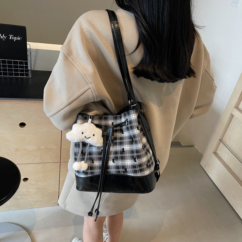 Free Shipping Designer Polka Dot Simple Single Shoulder Womens Bag Texture Versatile Shoulder Bag For Travel Fashionable Bucket Shoulder