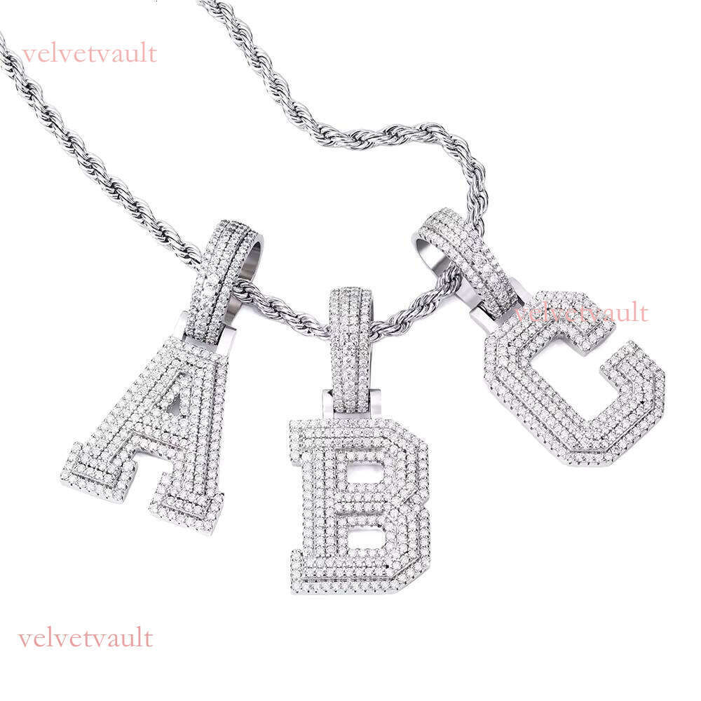 Sier Fashion Jewelry Iced Out Round Silicon Initial Hiphop Pendant Necklace for Men and Women