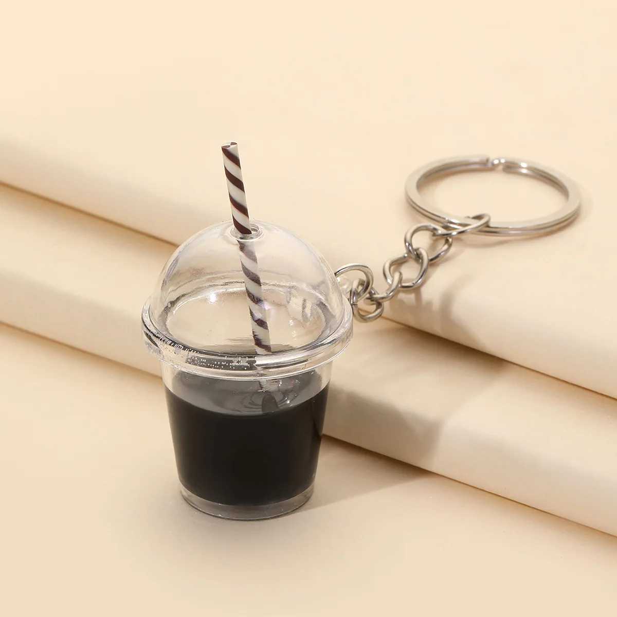 Milk Tea Keychain Liquid Model Coffee Cup Cartoon Yeni Simlasyon Yiyecek Oyuncak anta Sarkt Araba Anahtar Zinciri En yi Hediye Tak Toptan W250526
