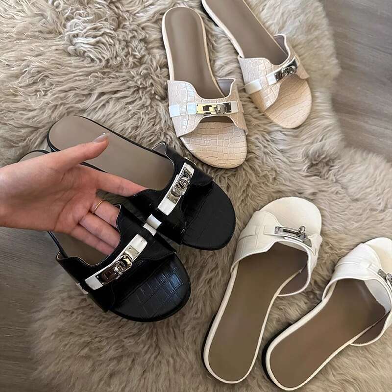 ~French Style Open-Toe Crocodile Pattern Leather Metal Buckle Flat Sandals for Women Summer Outdoor One-Strap Beach Slippers