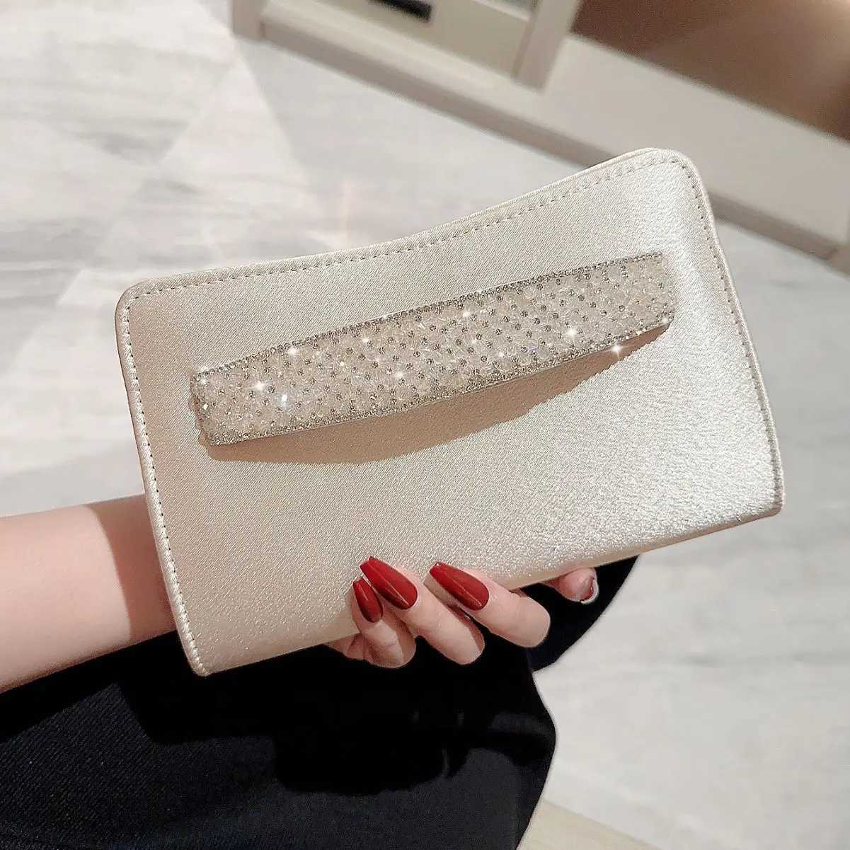 2023 New Glitter Diamond Evening Bags Elegant Women Clutch Purse Dinner Banquet Clutches Fashion Handbags Luxury Shoulder Bags W250527