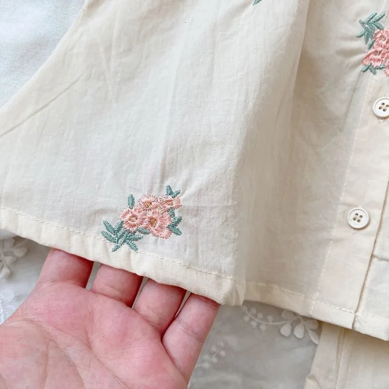 Korean embroidered baby girl summer suit 05 year old cute flying sleeve top short Baby clothes 250527