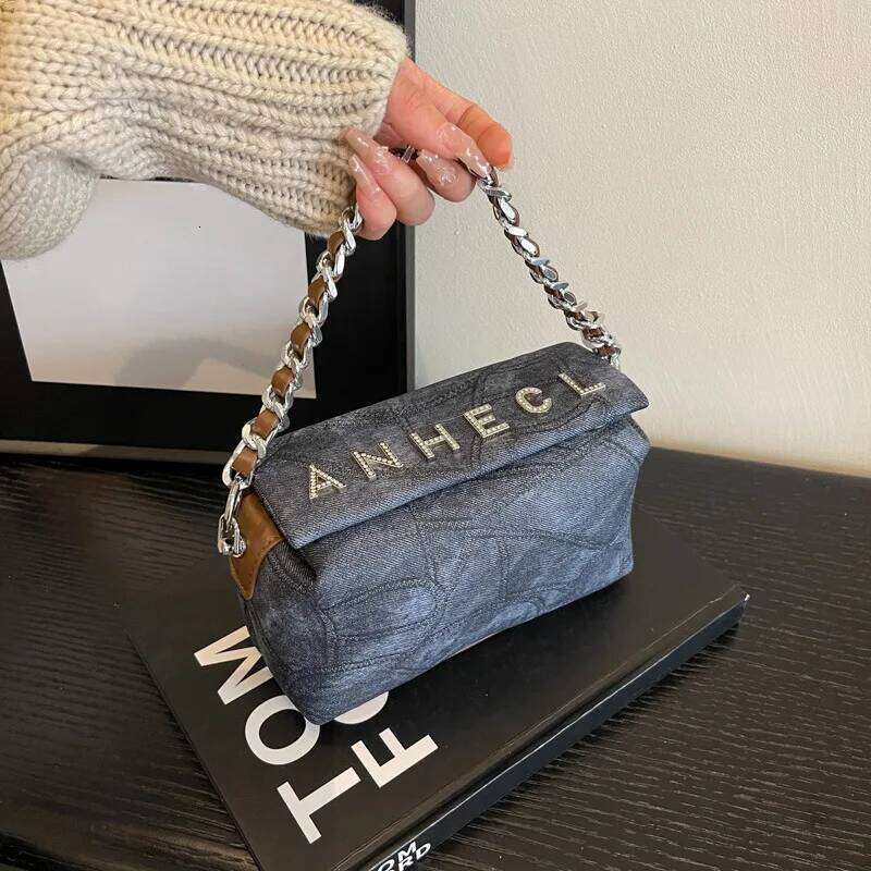 Hot Selling New Retro Fashionable Commuter Chain Letter Denim Bag, A Niche, Simple And Light Women's Crossbody Bag Designer Bags