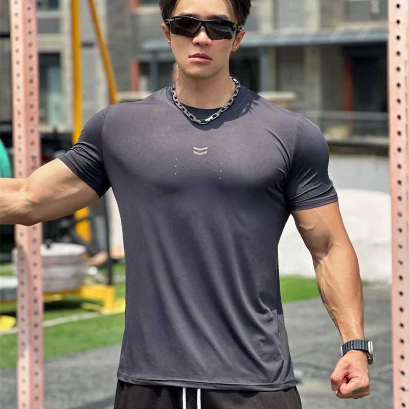 Summer Cool Exercise Tight T-shirt Men Fitness Tops Short Sleeve Quick-dry Running T-shirt Training Round Collar Sports T-shirt Z250527