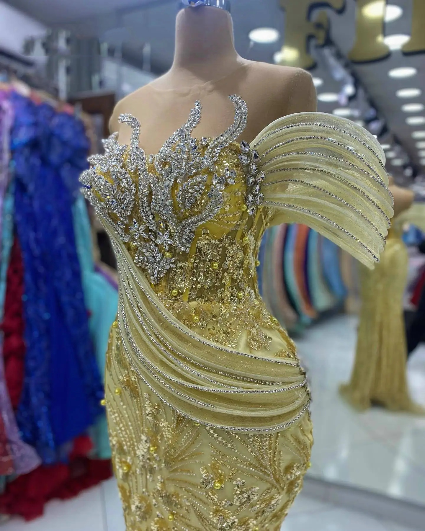 Gorgeous Evening Dresses For Women Sheer Neck Off Shoulder Gown Beaded Sequins Crystal Sweep Train Dress Party Customized Dress