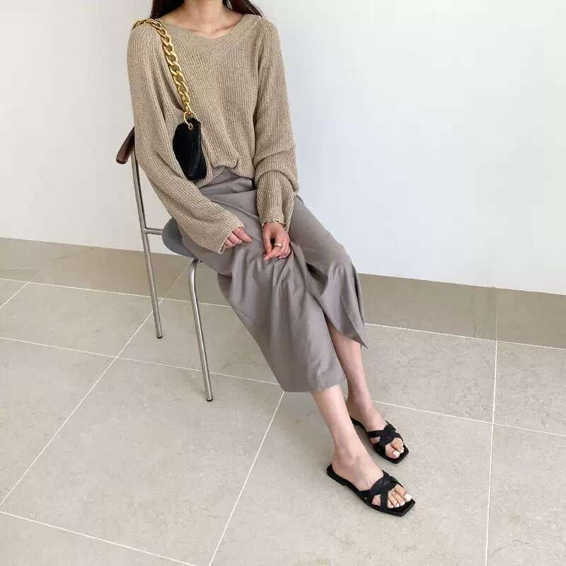 Flat for Women Summer Outdoor 2025 New Fashion Square Toe Soft Sole One-Word Slippers Versatile Genuine Leather Lazy Sandals