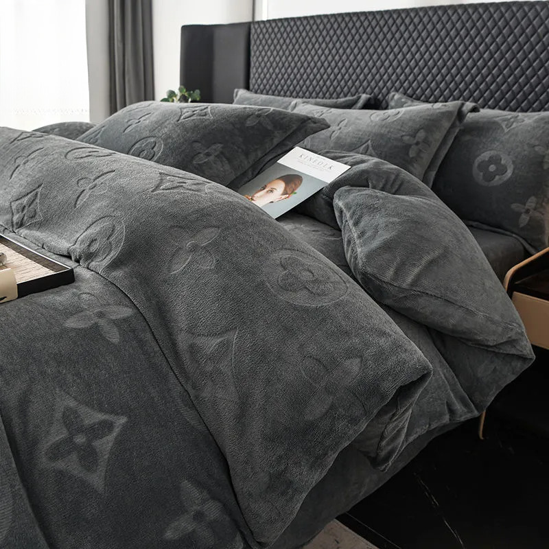 Designer Duvet Covers Winter Thickened Milk Velvet 4pcs Light Luxury Carved Coral Velvet Warm 3pcs Luxury Bedding comfort