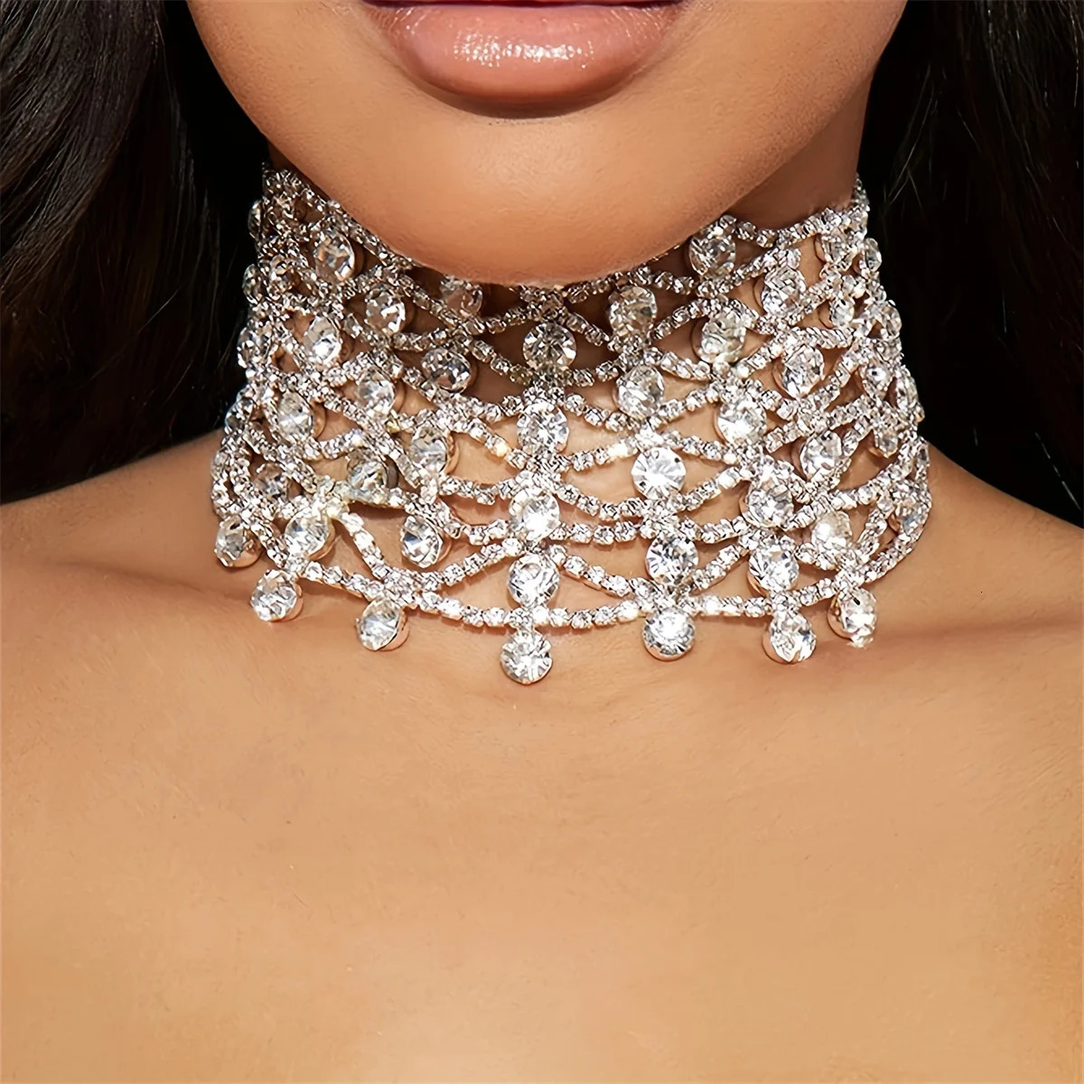Sparkling Rhinestone Collarbone Chain Female Boho Crystal Choker Necklace Jewelry Accessories Nightclub Sexy Necklace 250519