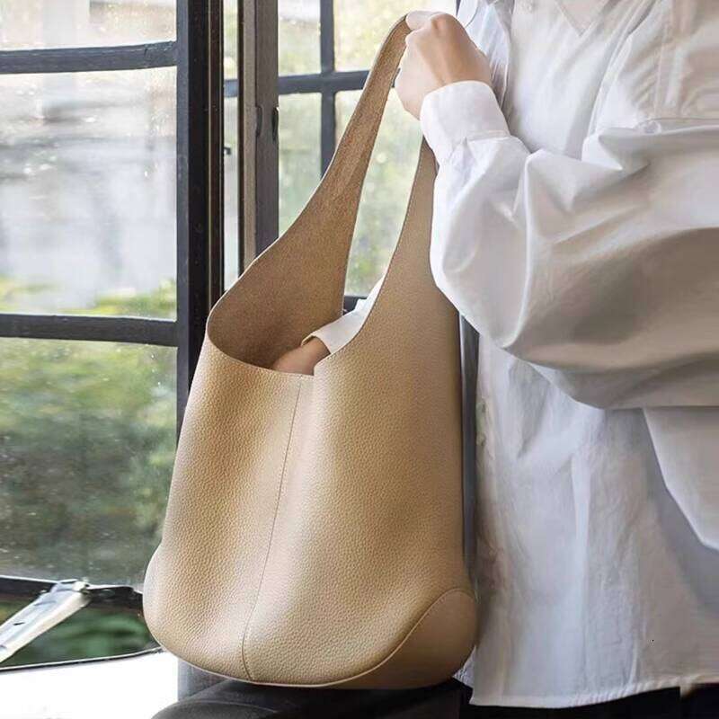 Top Layer Cowhide Niche High End Large Capacity Genuine Leather Single Shoulder Bucket New Commuter Underarm Bag for Women