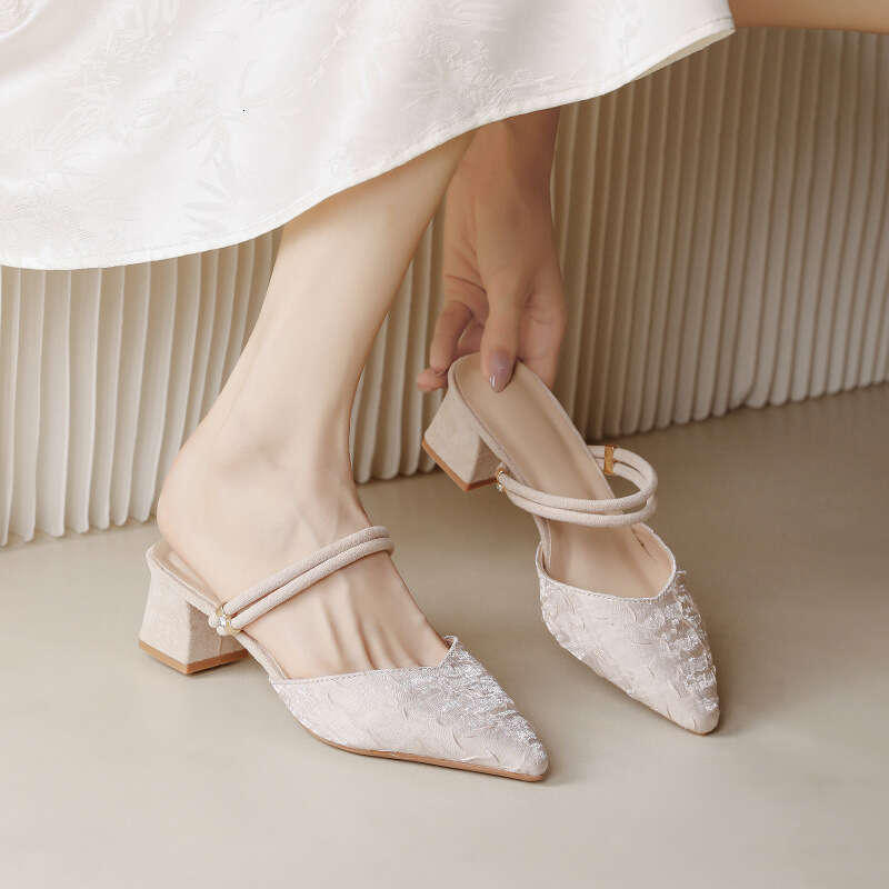 Pointed Toe 2025 New Summer Mid-Heel Elegant Fairy Style Fashion Low Heel Dress Sandals for Women