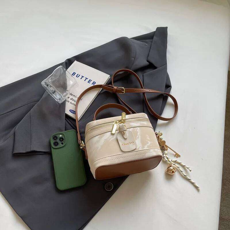 Retro trendy hand-held bucket fashionable casual shoulder bag, niche crossbody bag