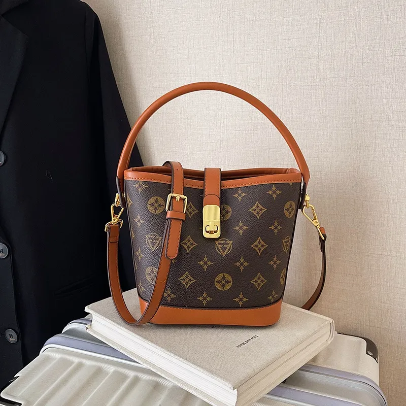 Shoulder Crossbody Bags se Designer 2025 capacity foreign leisure high-grade texture handbag presbyard bag 2025s hot Free shipping