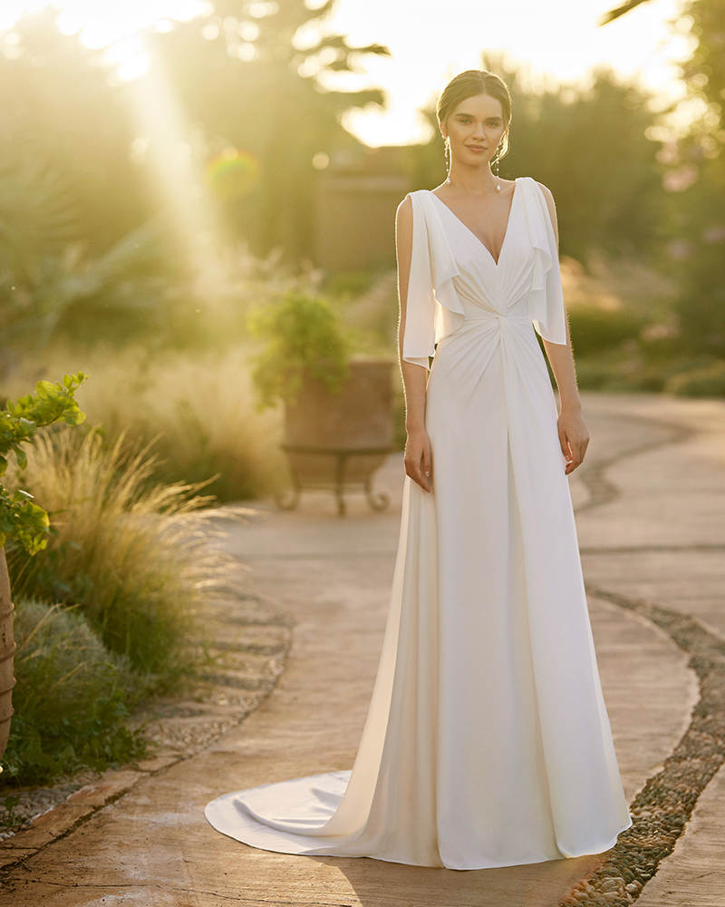 Simple Graceful White Wedding Dress A-Line With Deep V-Neck Customized Bride Gown Plus Size Special Occasion Vestidos De Novias