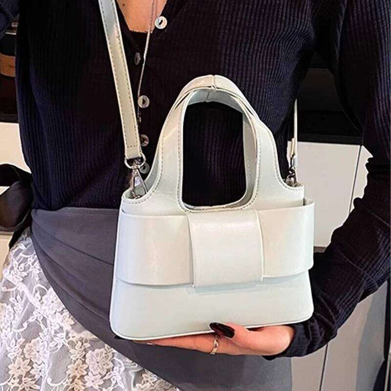 Women's Bags Designer Brand High-End Handbags Cute Girl Messenger Fashion Korean Lipstick Earphone Classic Casual Personality Bag