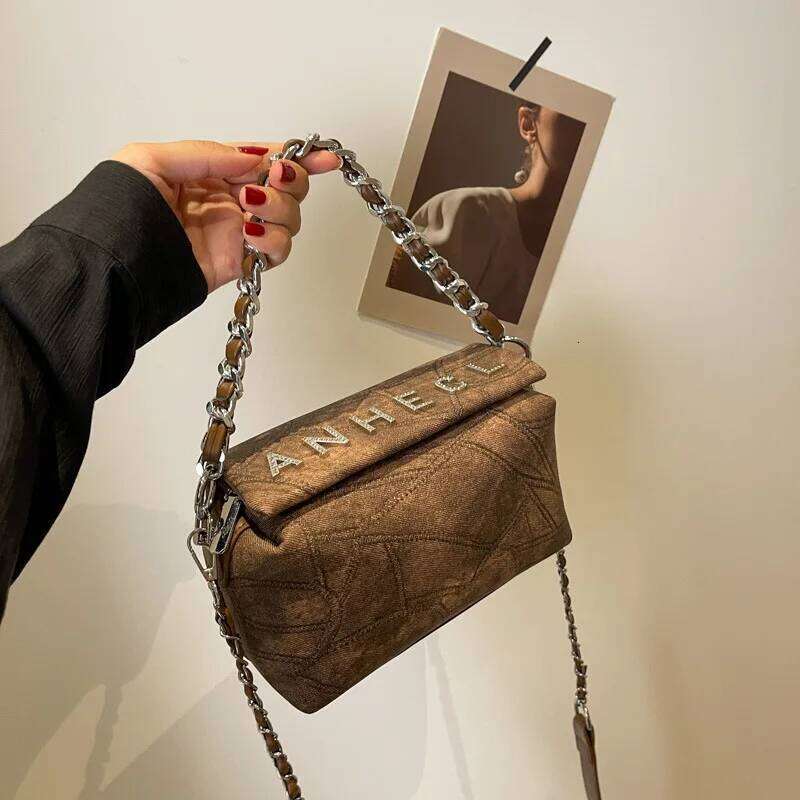 Hot Selling New Retro Fashionable Commuter Chain Letter Denim Bag, A Niche, Simple And Light Women's Crossbody Bag Designer Bags