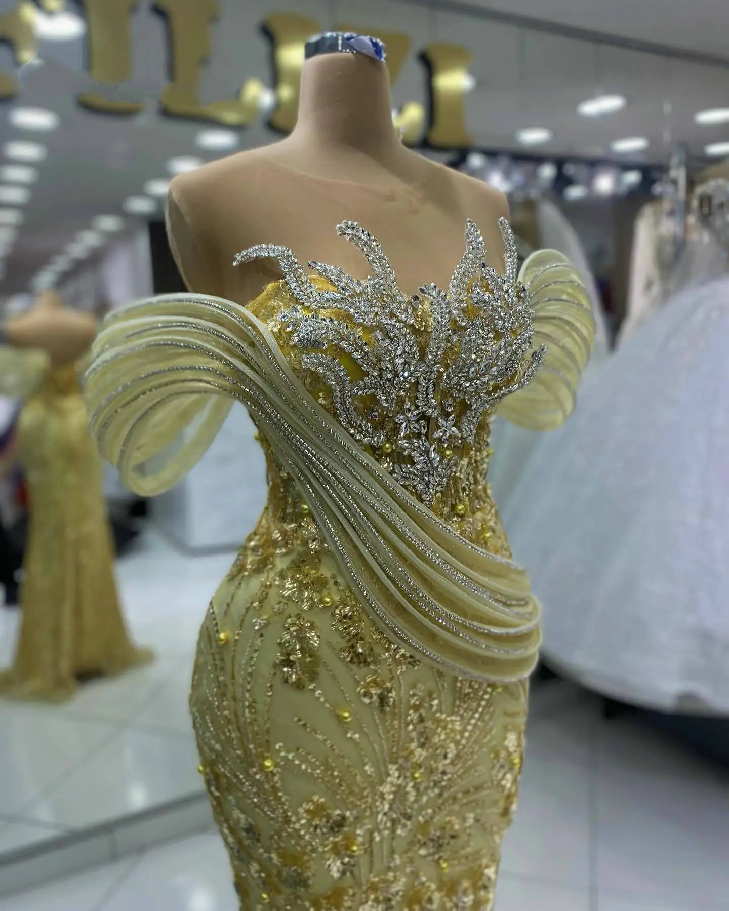 Gorgeous Evening Dresses For Women Sheer Neck Off Shoulder Gown Beaded Sequins Crystal Sweep Train Dress Party Customized Dress