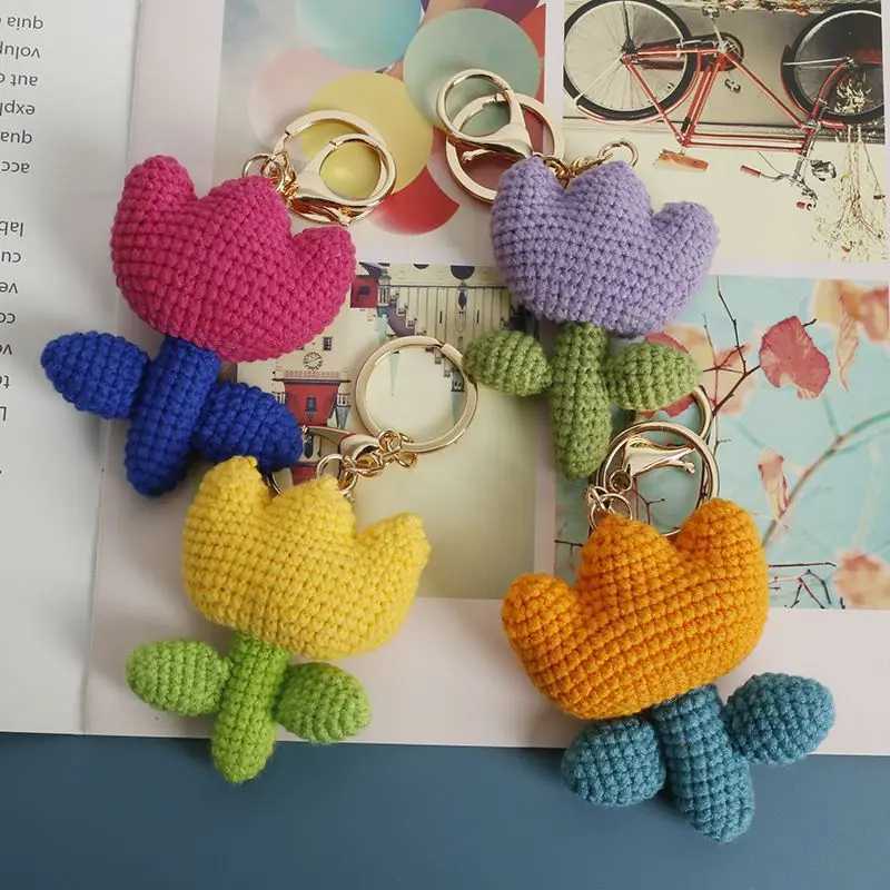 Unique Crochet Tulip Keychains For Car Keys Accessories Handmade Knitting Flower Keychains For Gifts Knitted Bouquet Keyrings W250526