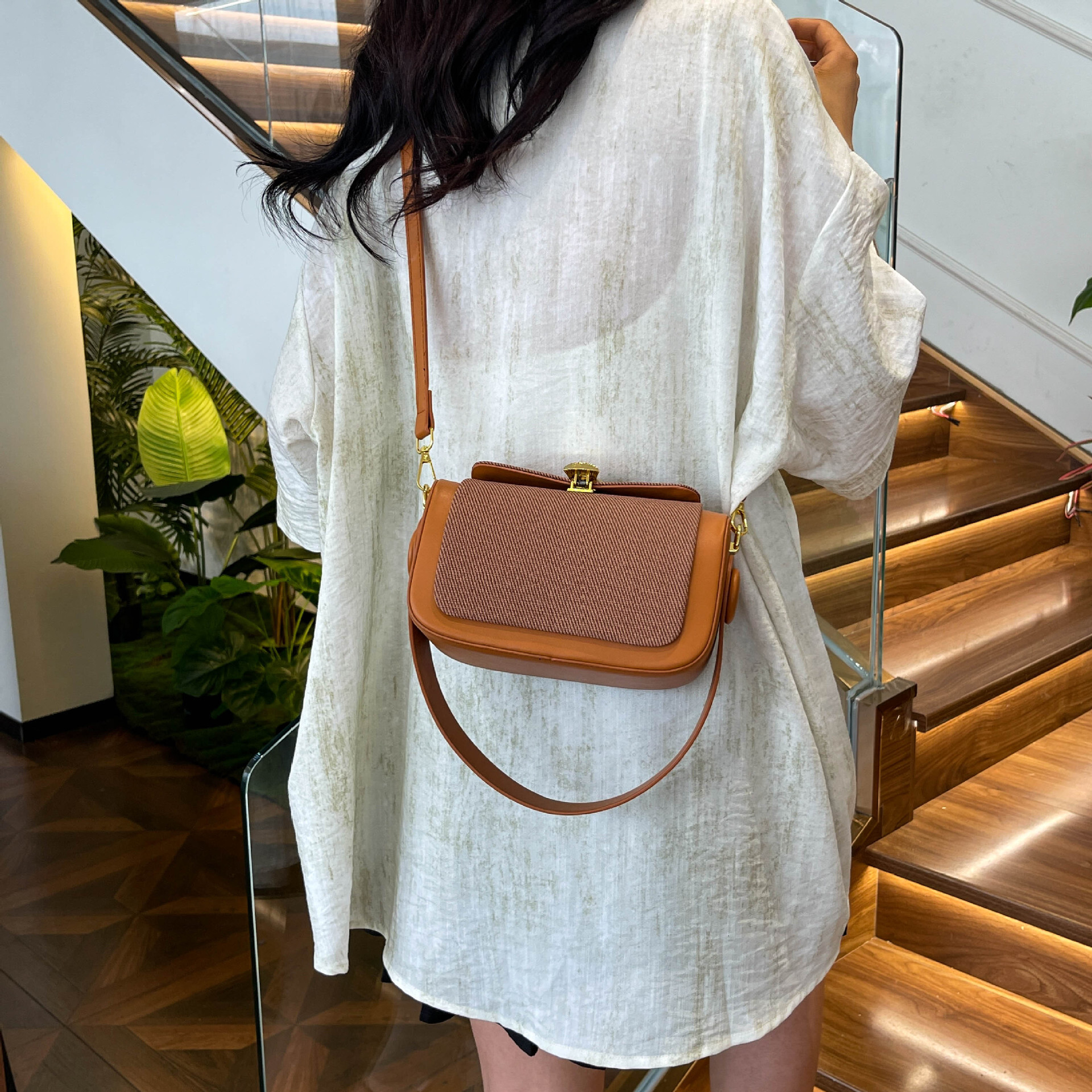 High quality brand new free designer bag 2025 new Korean version small square bag niche design armpit handbag armpit bag new free designer bag